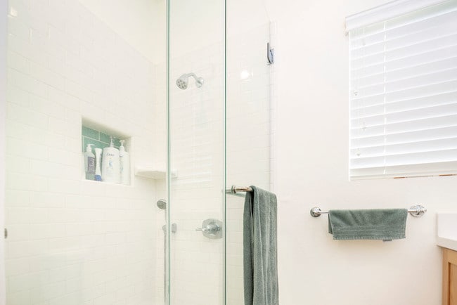 Building Photo - 1049 16th St