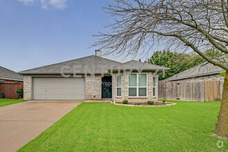 Building Photo - Well Maintained and Tastefully Updated 3/2...