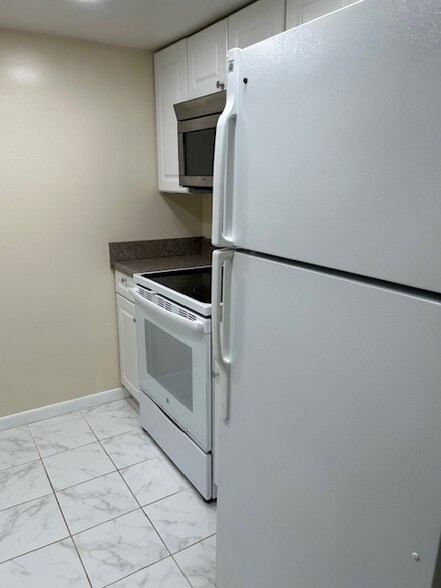Building Photo - 2430 Harn Blvd