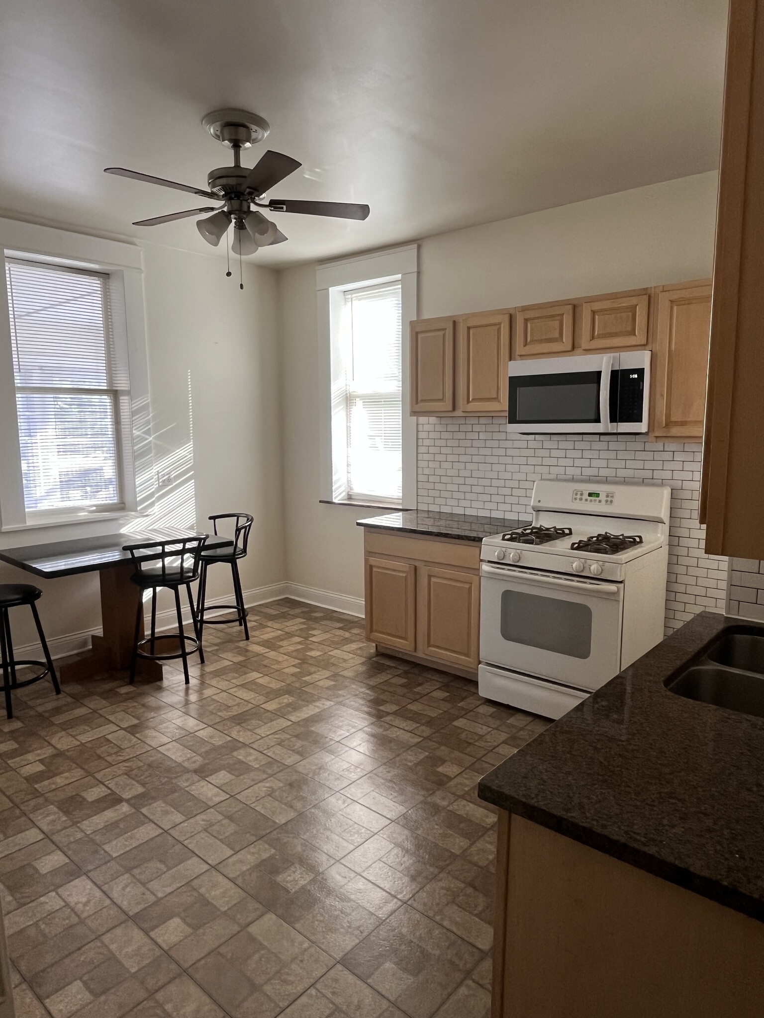 Building Photo - 3029 N Haussen Ct