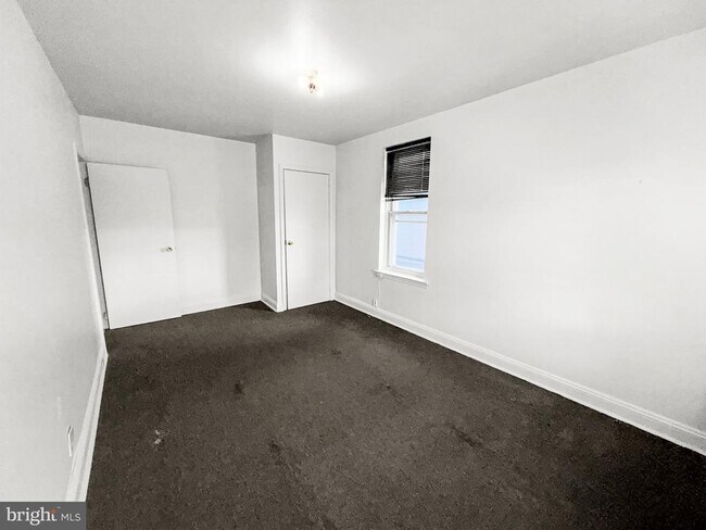 Building Photo - 352 N Gross St
