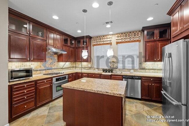 Building Photo - 137 Burbank St