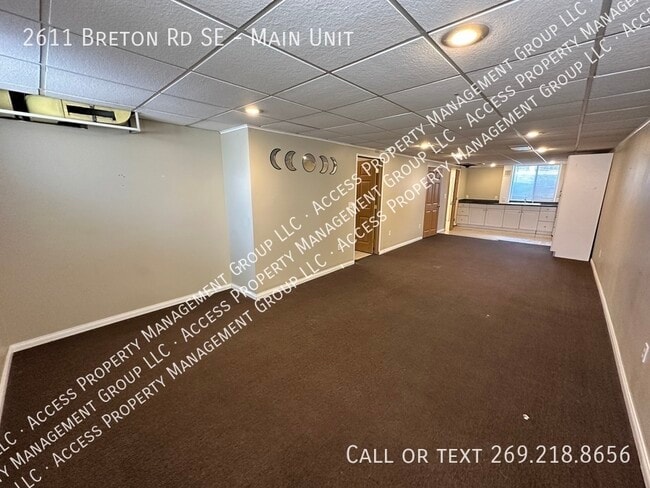 Building Photo - 2611 Breton Rd SE
