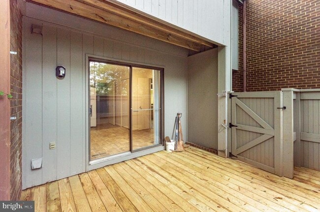 Building Photo - 1764 Wainwright Dr
