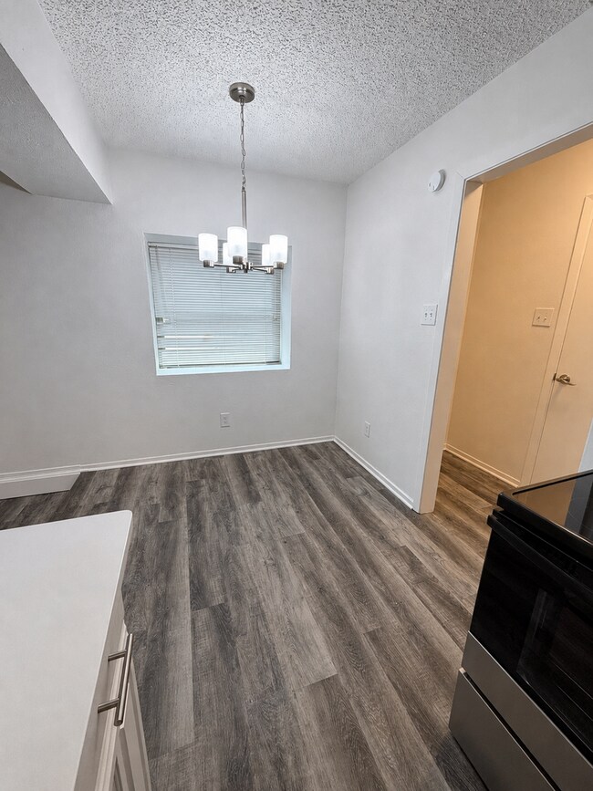 Building Photo - 3-Bedroom, 2 Bath Single Family for Rent in Arlington, TX | Attached Garage & Modern Kitchen