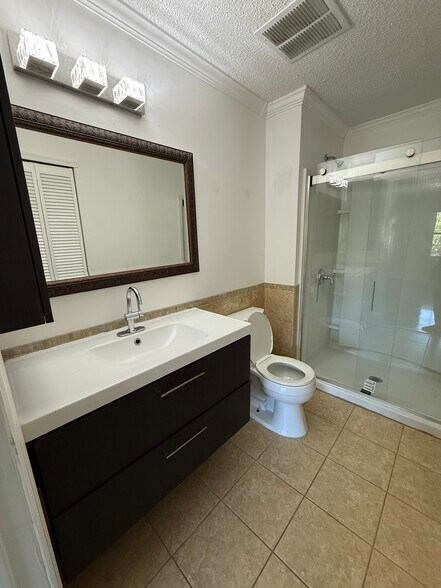 Building Photo - 11 Gilpin Ct