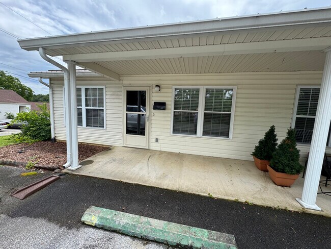 Primary Photo - 113 Nanci Ln