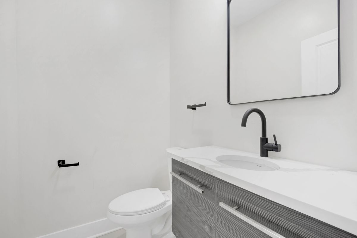 Building Photo - 4927 S Prairie Ave