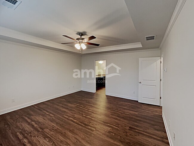 Building Photo - 5235 Valley Dr