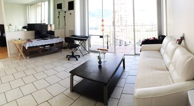 Building Photo - 1 Bedroom, 1 Bath Condo in the Heart of Waikiki – $2,550/month