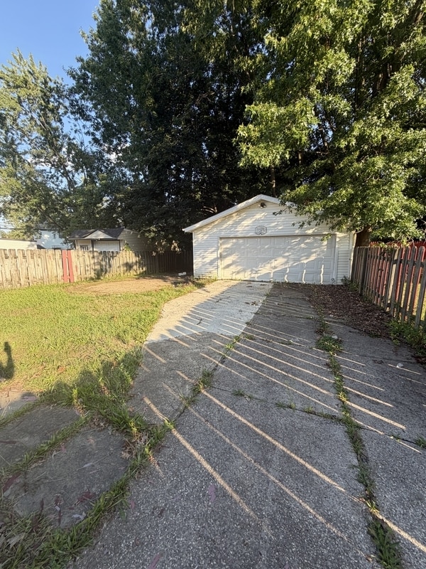 Building Photo - 18424 Maple Heights Blvd