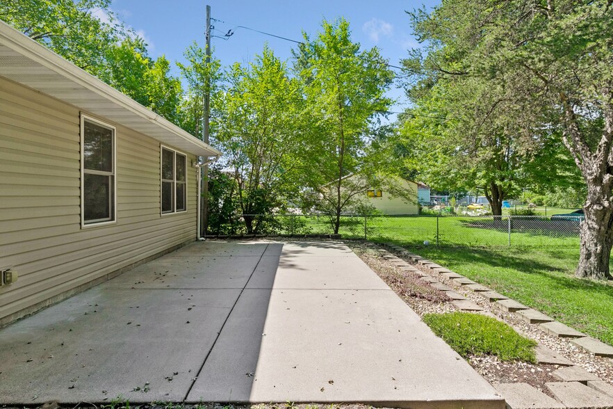 Building Photo - 8844 Pascal Ave