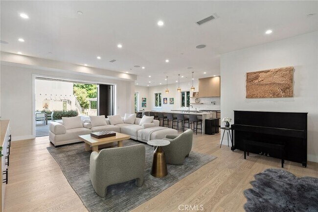Building Photo - 15547 Valley Vista Blvd
