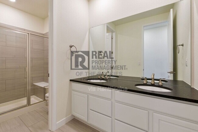 Building Photo - 2888 Fractus St