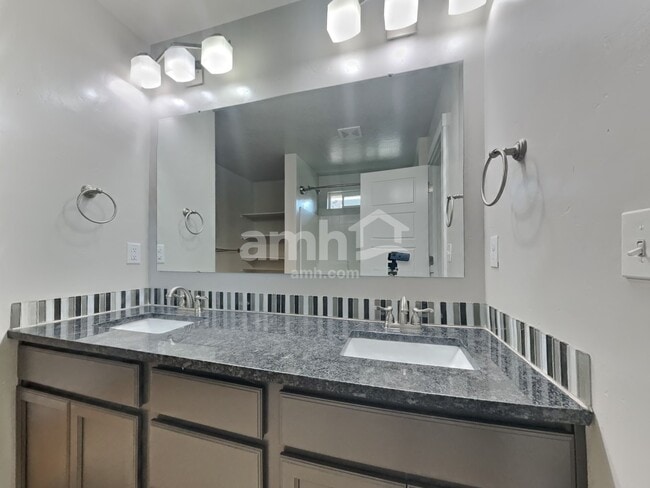 Building Photo - 3091 W Fuji Ct