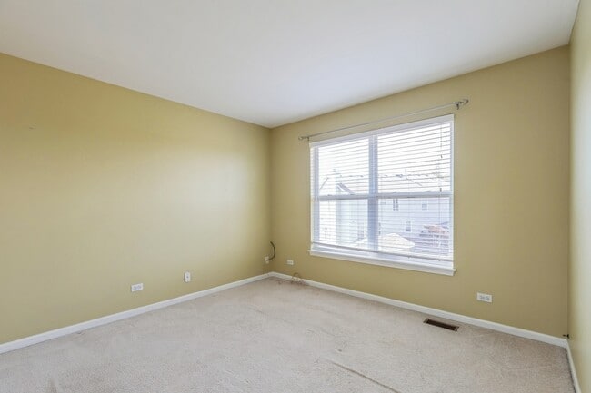 Building Photo - 7 Lake Plumleigh Ct