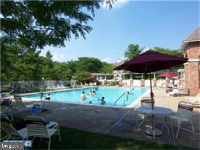 Building Photo - 102 Sequoia Ct