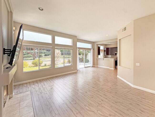 Building Photo - SD: Spacious 3BD/3BA Home in University City with Community Pool, Backyard Patio & 2-Car Garage