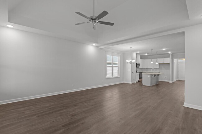 Building Photo - 8163 Snelling Dr