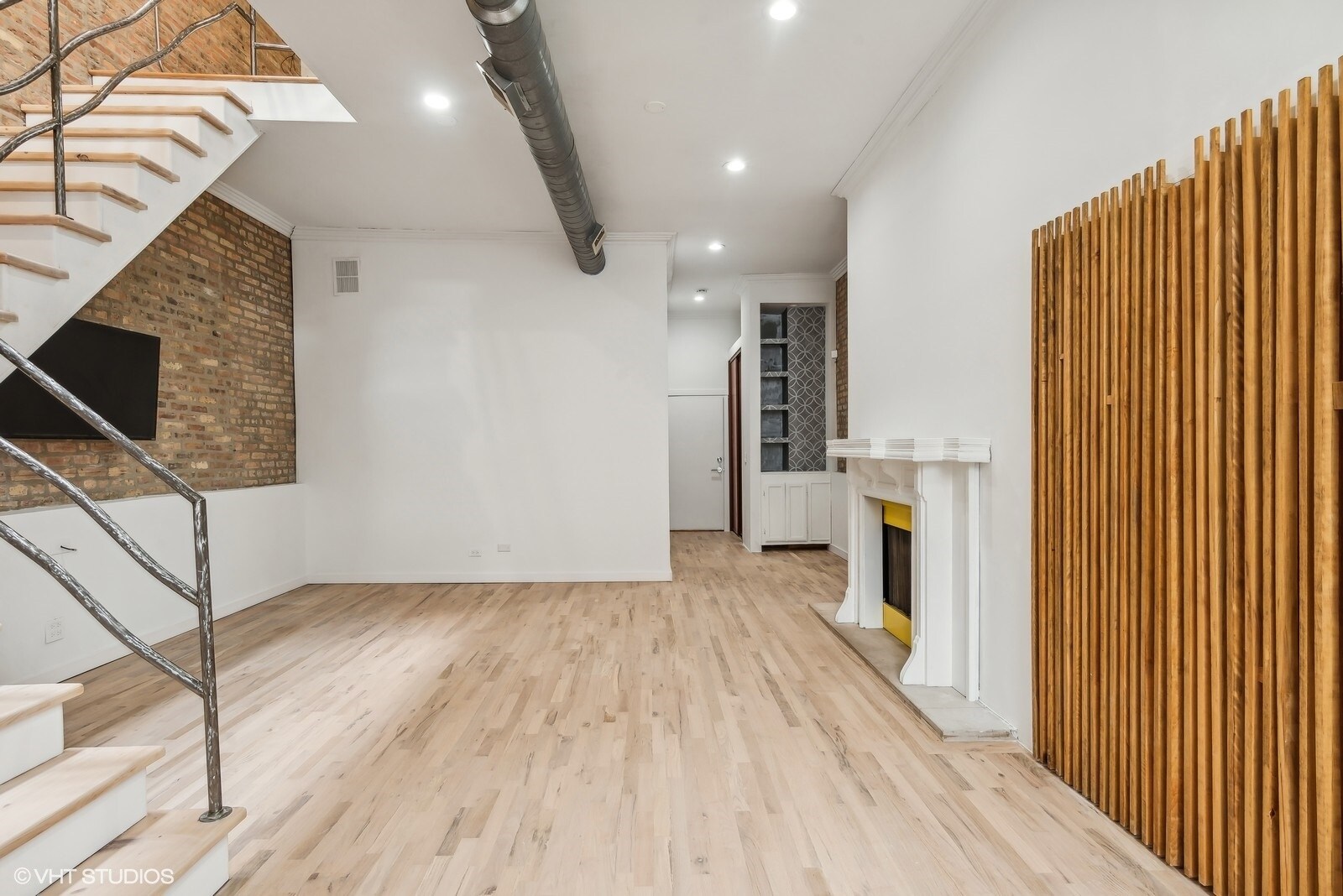 Building Photo - 2156 W Hubbard St