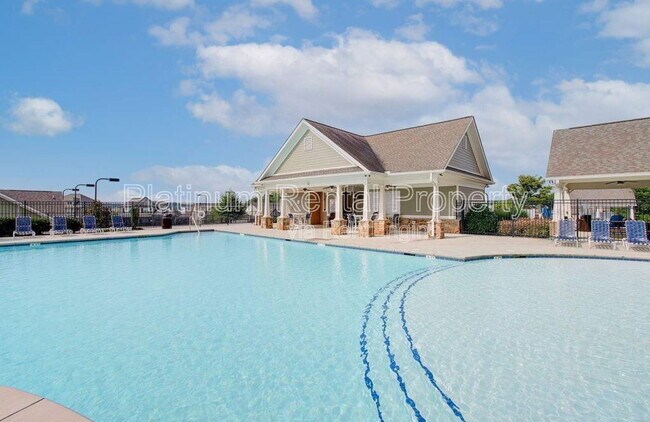 Building Photo - 4579 Silver Oak Dr SW