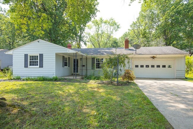 Building Photo - NICE RANCH IN AMHERST!