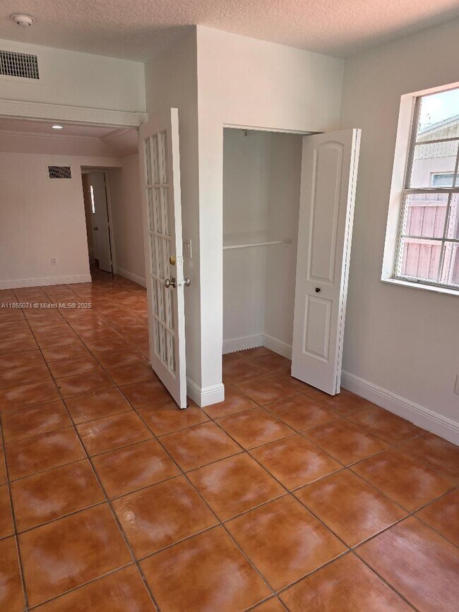 Building Photo - 9915 SW 87th St
