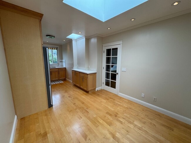 Building Photo - Single Family Home in Prime Sunset Location!