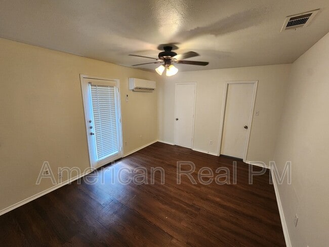 Building Photo - 2750 Sunset Strip Dr