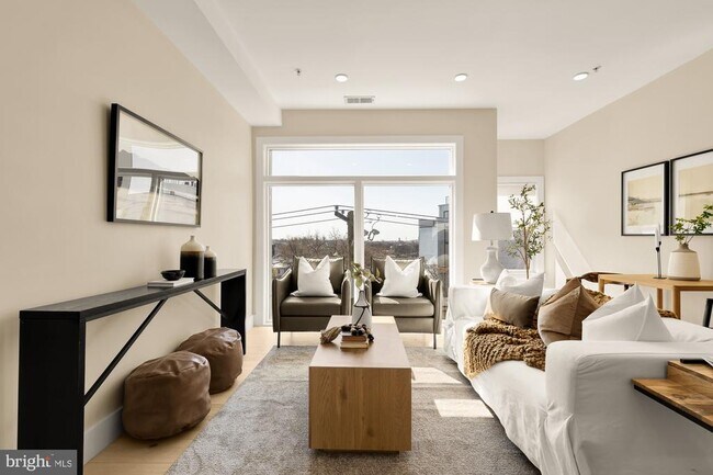 Building Photo - 927 Kennedy St NW