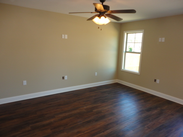 Building Photo - Spacious 3-Bedroom Home with Modern Featur...