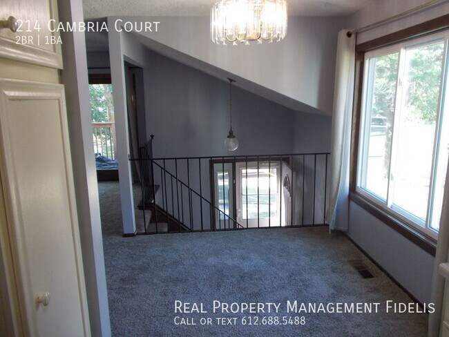 Building Photo - 2 Bedroom, 1 Bathroom Townhome in Woodbury