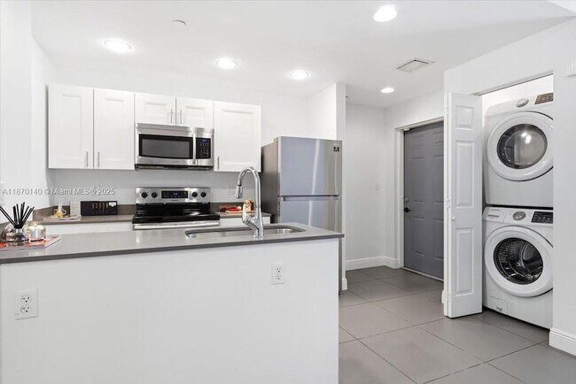 Primary Photo - 541 NW 33rd St