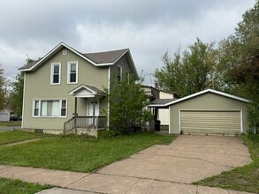Building Photo - 3 Bedroom | 1.5 Bath Single Family Home