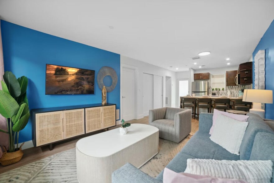 Building Photo - 911 NE 4th St