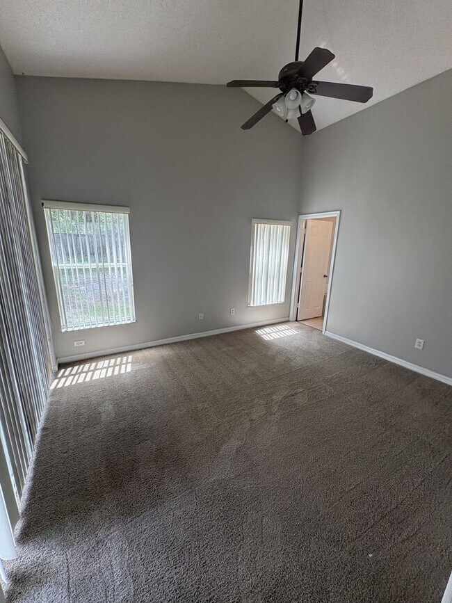 Building Photo - Spacious 4 Bedroom Home Near UCF