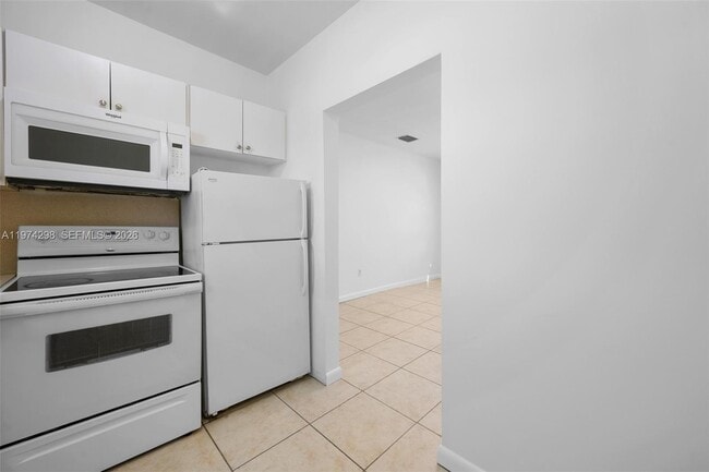 Building Photo - 571 NE 82nd St