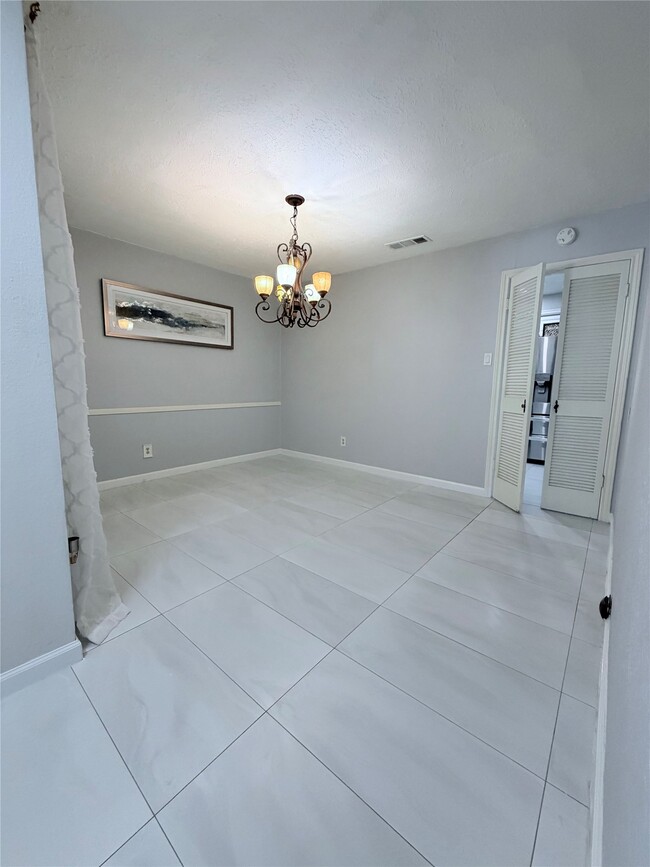 Building Photo - 6610 La Puente Dr