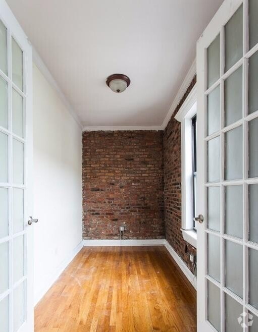 Building Photo - 432 E 13th St
