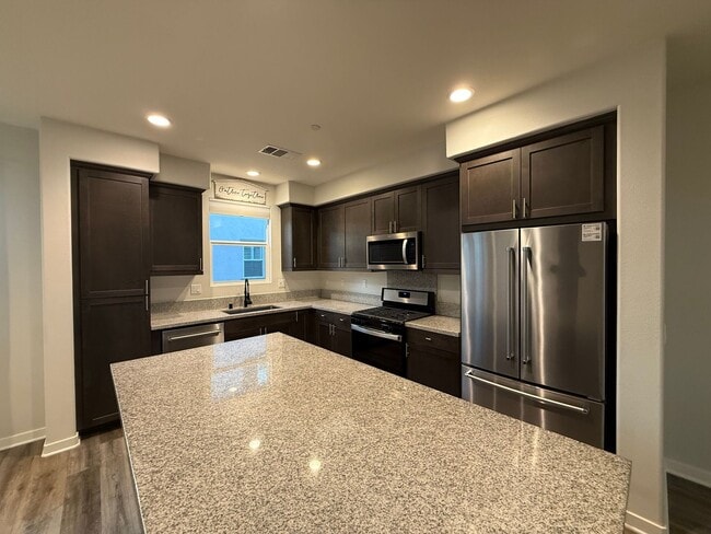 Building Photo - Great 2B/2.5BA Townhome in Oceanside!