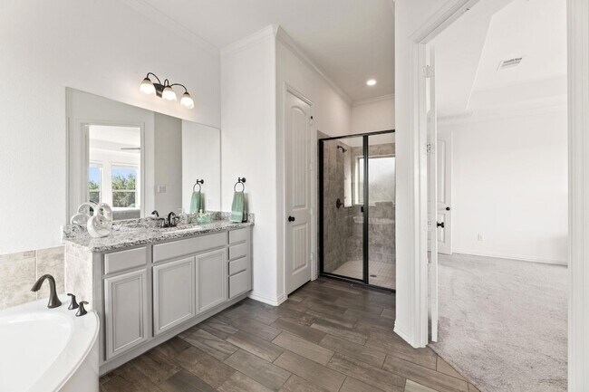 Building Photo - 4700 Topacio Dr