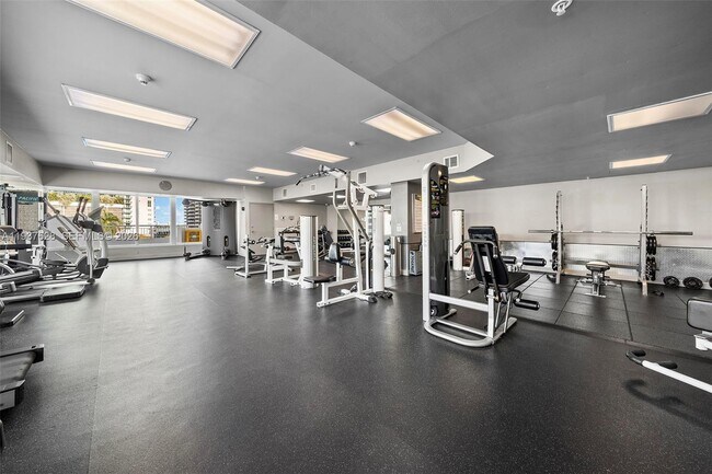 Building Photo - 275 NE 18th St