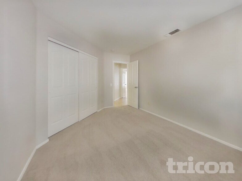 Building Photo - 17521 N 86th Ave