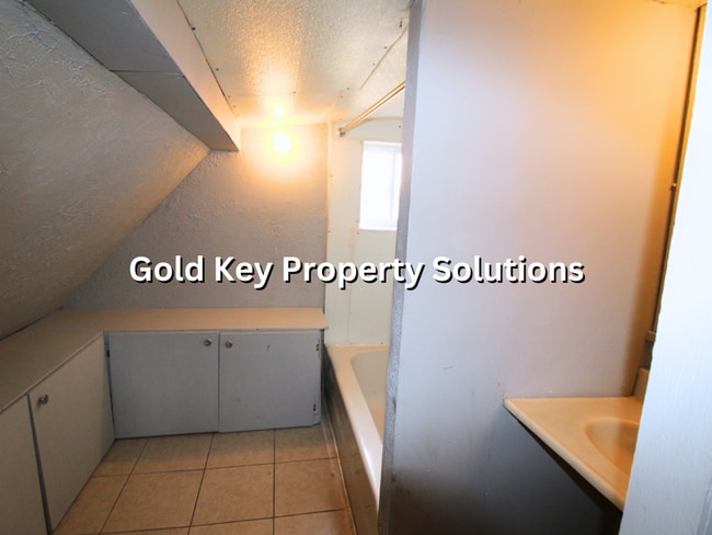 Building Photo - 2 BR 1 BA House Off Scatterfield (NO SECTION 8)