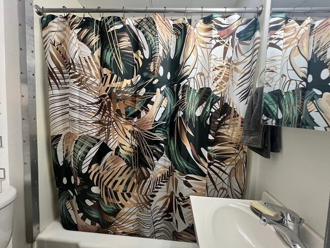 Building Photo - 223 Paris St