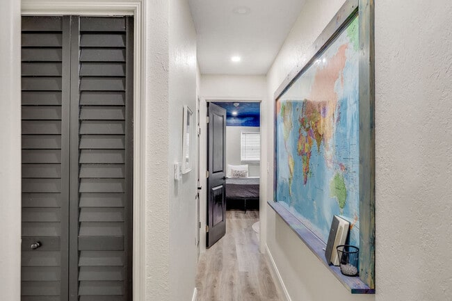 Building Photo - 415 N Shore Dr