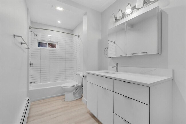 Building Photo - 74 Ruthven St