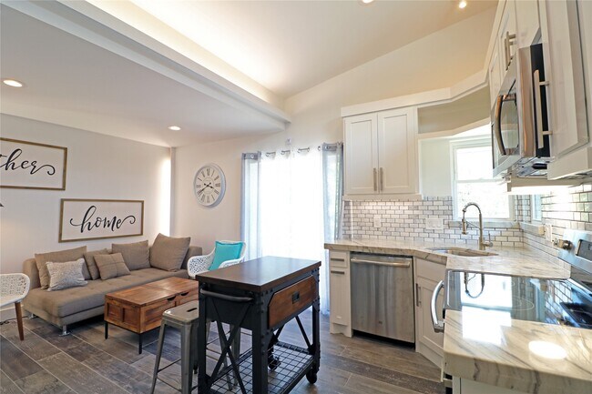 Building Photo - 2310 McDuffie St