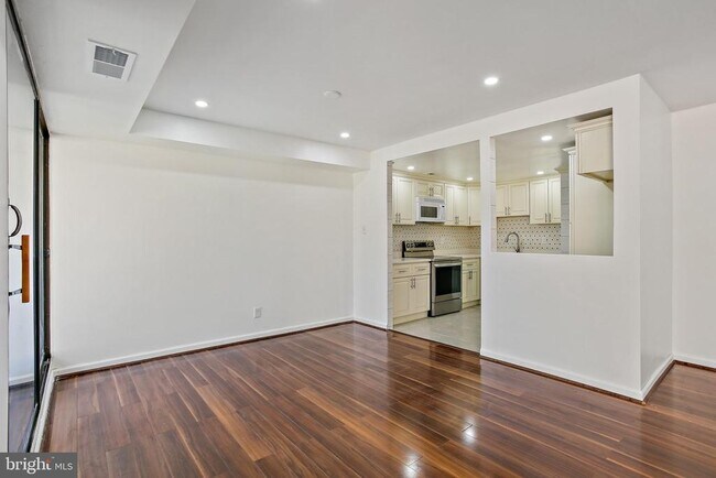 Building Photo - 6317 Park Heights Ave