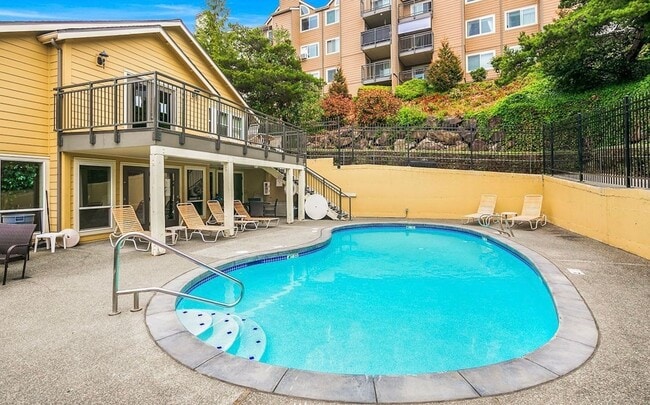 Building Photo - Sterling Heights Condo - Bellevue
